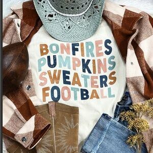 Women’s  Fall Season graphic tee. New Comfort Colors Sz L